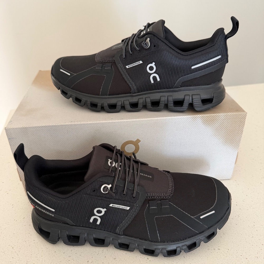 On Cloud 6 WP Waterproof Black Running Shoes Womens 5 NEW IN BOX
